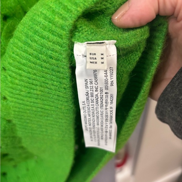 Massimo Dutti Green V-Neck Sweater Dress with Oversized Fit - Picture 3 of 7